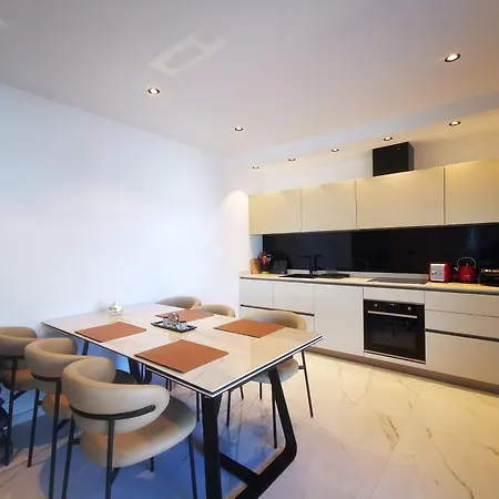 Anna Apartment *