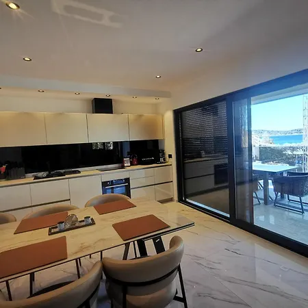 Anna Apartment