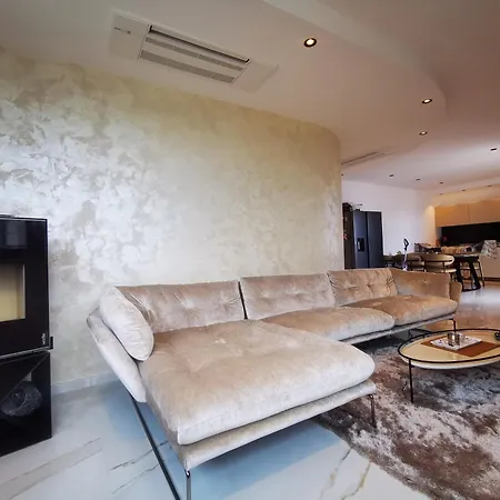 Anna Apartment *